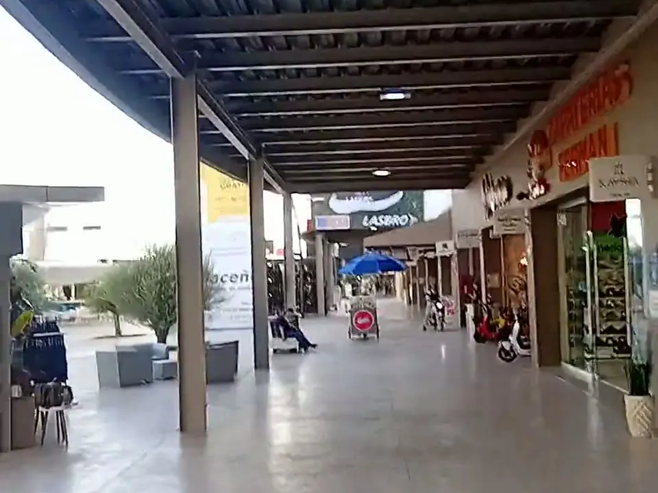 Plaza comercial donde se instalan kits de punto de venta